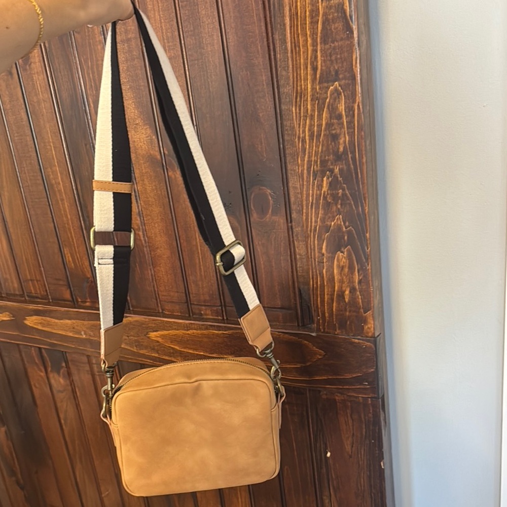 Universal Thread Tan Crossbody Bag with Adjustable Strap